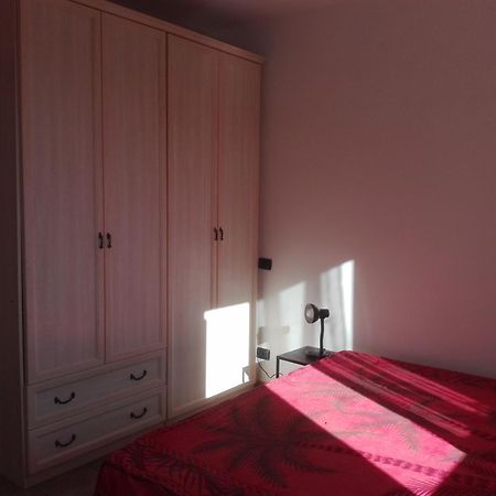 Ferienwohnung A Santy'S House 1Piano-No Lift-Shuttle A Pagamento-Raggiungibile A Piedi Aeroporto-Fermata Bus Fiera Di Roma A 3 Minuti-Air Condiz Ed Extra Bed For A Fee A Pagamento Fiumicino Exterior foto