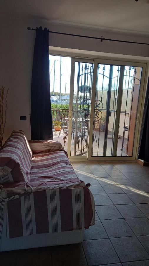Ferienwohnung A Santy'S House 1Piano-No Lift-Shuttle A Pagamento-Raggiungibile A Piedi Aeroporto-Fermata Bus Fiera Di Roma A 3 Minuti-Air Condiz Ed Extra Bed For A Fee A Pagamento Fiumicino Exterior foto