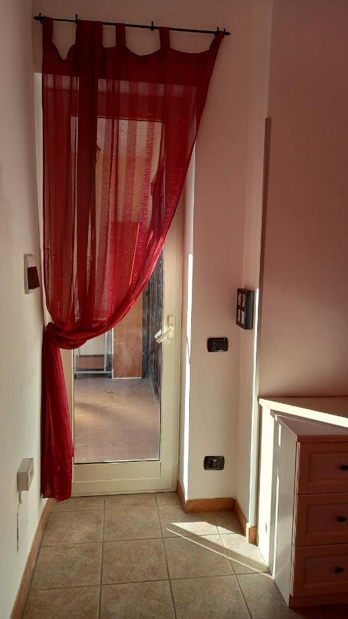 Ferienwohnung A Santy'S House 1Piano-No Lift-Shuttle A Pagamento-Raggiungibile A Piedi Aeroporto-Fermata Bus Fiera Di Roma A 3 Minuti-Air Condiz Ed Extra Bed For A Fee A Pagamento Fiumicino Exterior foto